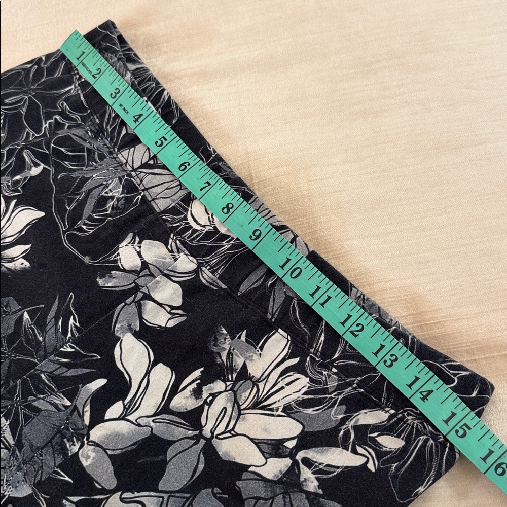 Soft Surroundings Black and gray Leaf-Print leggings